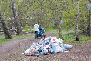 Свалка мусора в лесу Крылатское